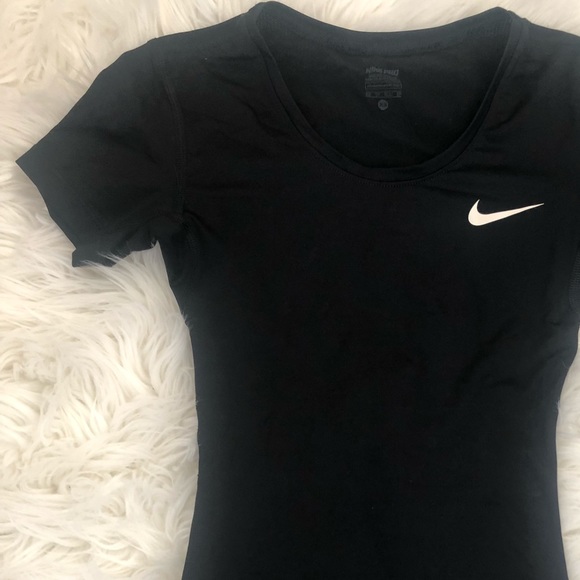 Nike tshirt - Picture 2 of 3